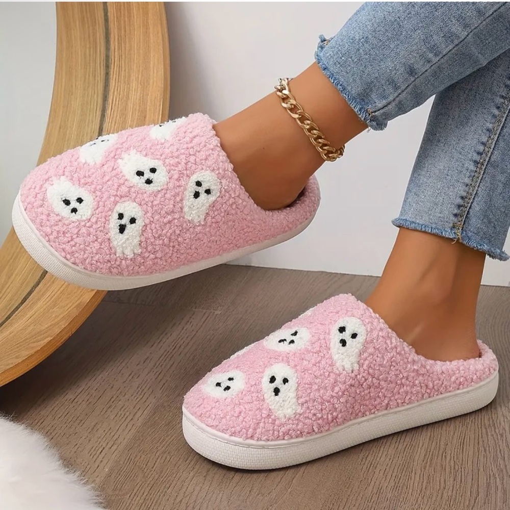 Pink Fuzzy Ghost Slippers. 👻 👻 ONLY ONE LEFT! Size 8.9-9. - Picture 3 of 3